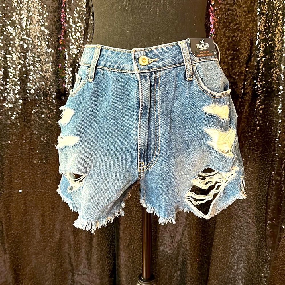 Brand New Hollister Ultra High Rise Vintage Relaxed Mom Jean Shorts - Picture 1 of 4